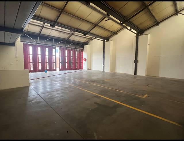 1,300M² BUILDING TO LET IN STRIJDOMPARK